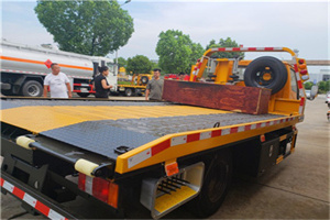 河曲附近拖车电话号码服务